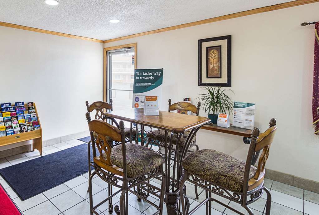 Rodeway Inn West Dodge Omaha Beltér fotó